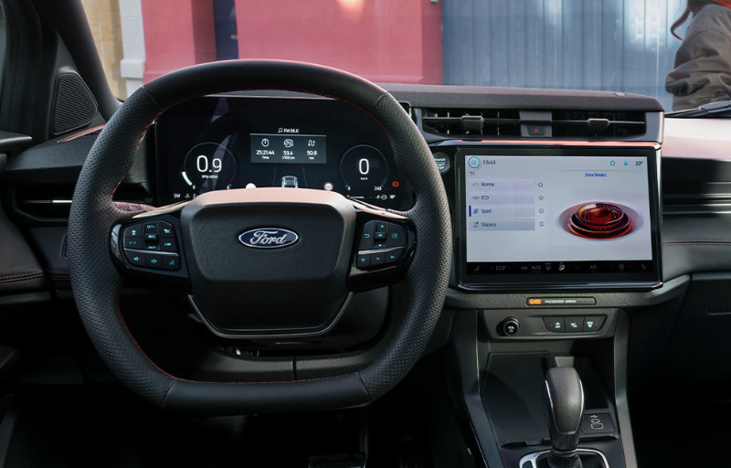 Lenkrad, Dasgboard, Touchscreen und Mittelkonsole im neuen Ford Puma
